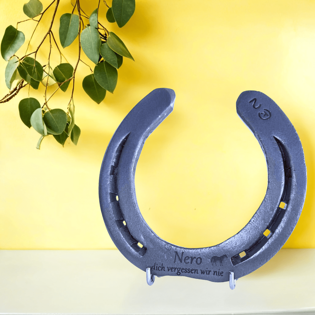 Gravieren Sie Ihr eigenes Hufeisen mit persönlichem Text - Hoefijzergeschenk.nl